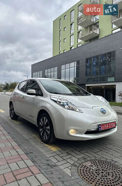 Хэтчбек Nissan Leaf 2013 в 