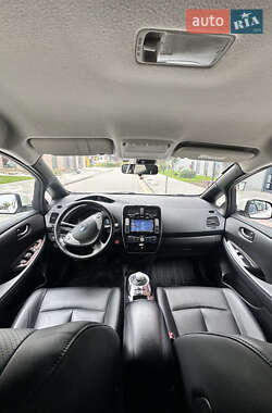 Хэтчбек Nissan Leaf 2013 в 