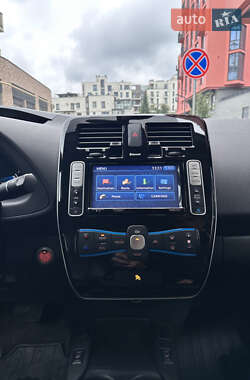 Хэтчбек Nissan Leaf 2013 в 