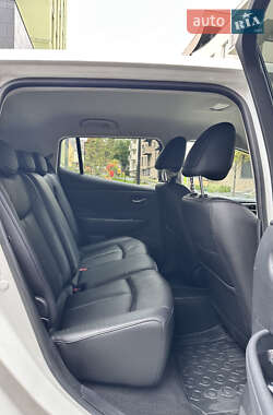 Хэтчбек Nissan Leaf 2013 в 