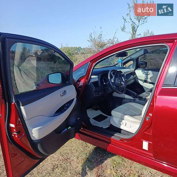 Хетчбек Nissan Leaf 2018 в Зіньківі