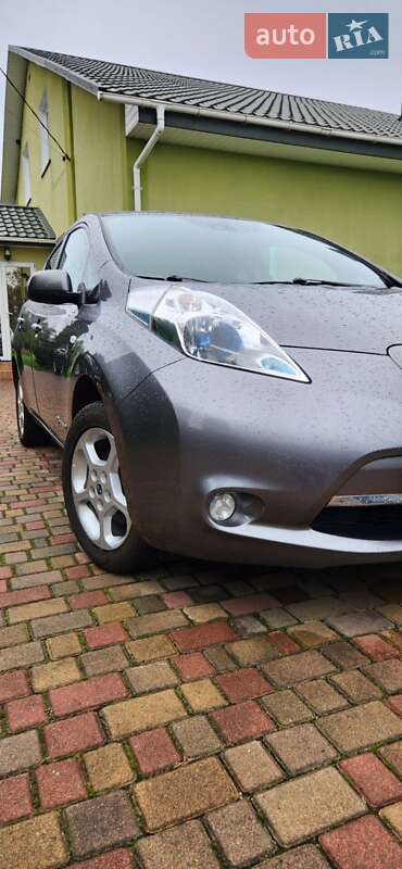 Хэтчбек Nissan Leaf 2014 в Ровно