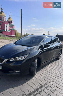 Хэтчбек Nissan Leaf 2018 в 