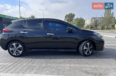 Хэтчбек Nissan Leaf 2018 в 