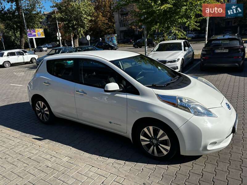 Хэтчбек Nissan Leaf 2013 в Одессе