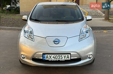 Хэтчбек Nissan Leaf 2012 в 