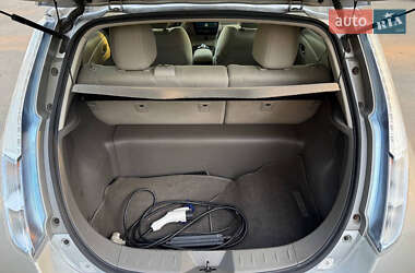 Хэтчбек Nissan Leaf 2012 в 