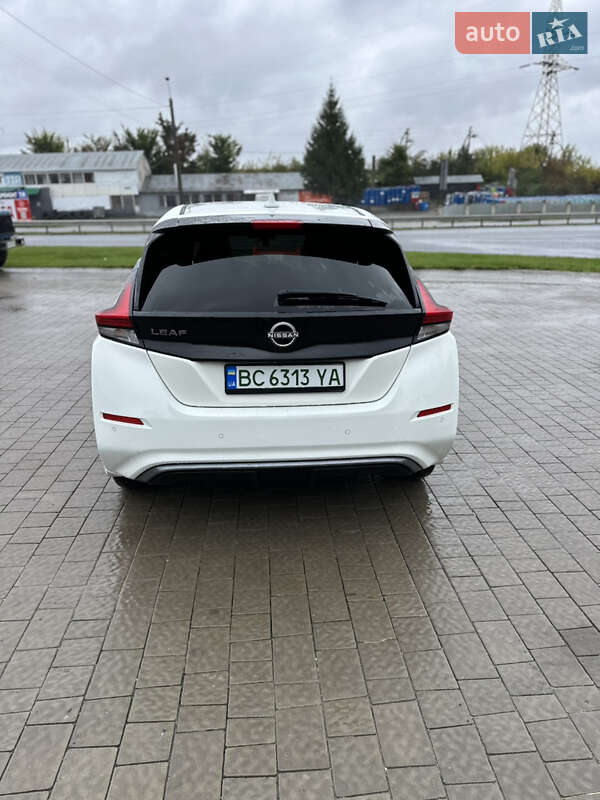 Хэтчбек Nissan Leaf 2023 в Тернополе