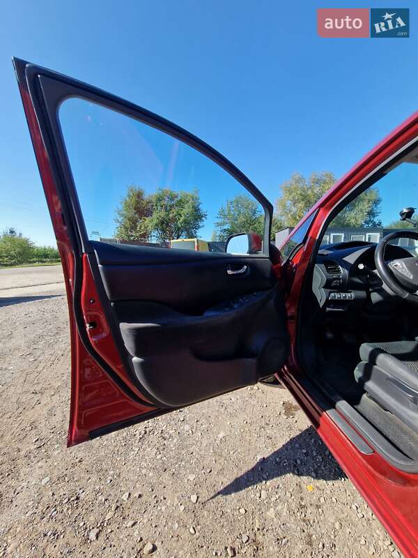 Хэтчбек Nissan Leaf 2013 в Калуше