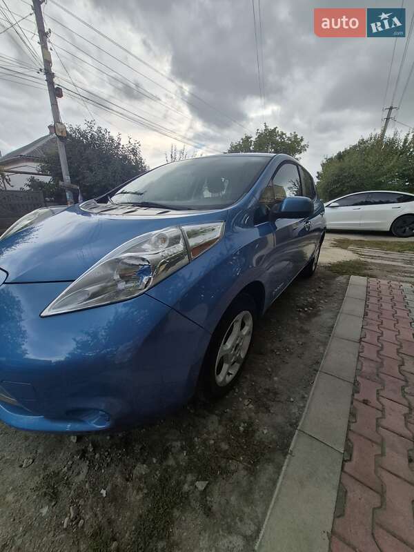 Хэтчбек Nissan Leaf 2013 в Днепре
