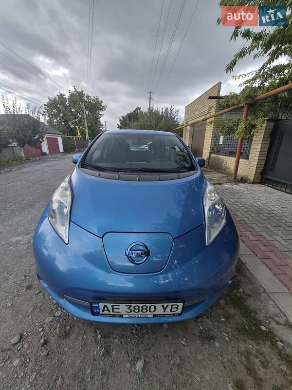 Хэтчбек Nissan Leaf 2013 в Днепре