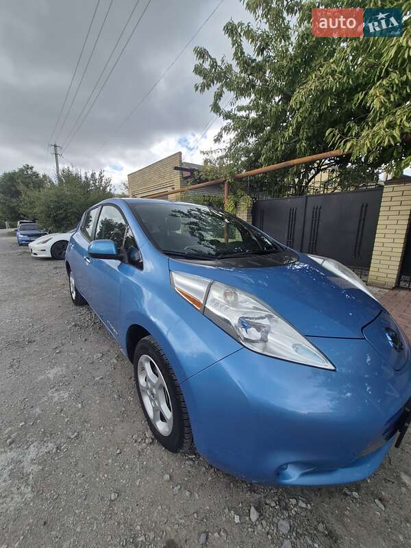 Хэтчбек Nissan Leaf 2013 в Днепре