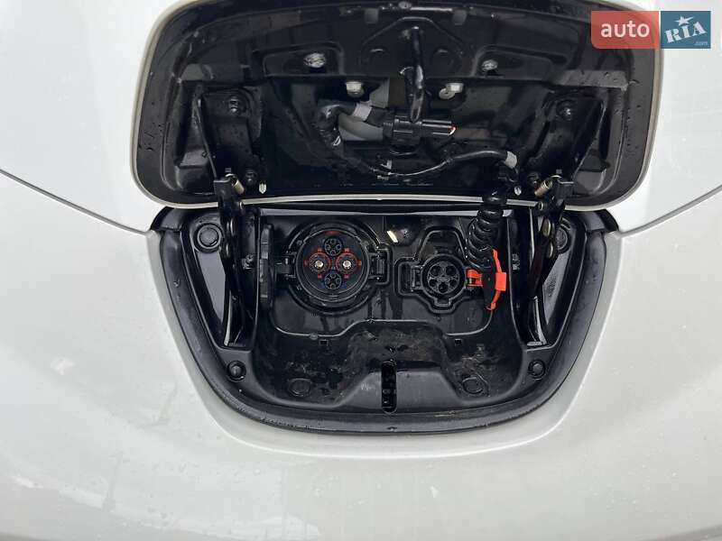 Хэтчбек Nissan Leaf 2015 в Житомире фото 13 Хэтчбек Nissan Leaf 2015 в Житомире