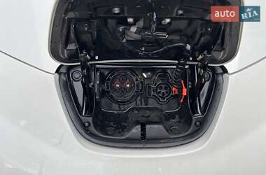 Хетчбек Nissan Leaf 2015 в  фото 13 Хетчбек Nissan Leaf 2015 в