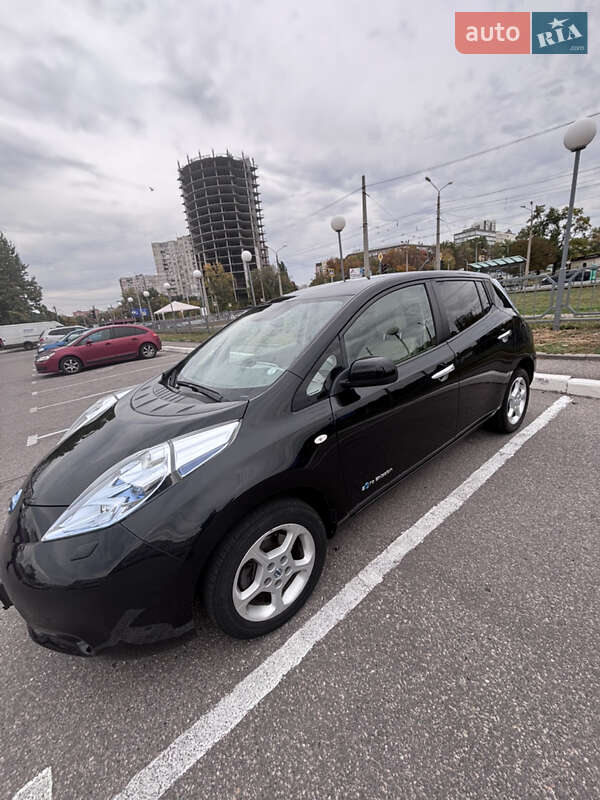Хэтчбек Nissan Leaf 2012 в Харькове фото Хэтчбек Nissan Leaf 2012 в Харькове