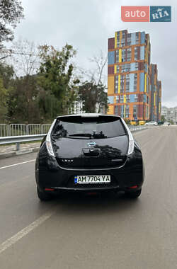 Хэтчбек Nissan Leaf 2014 в 