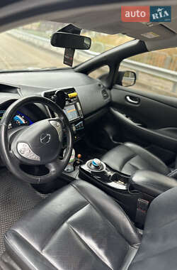 Хэтчбек Nissan Leaf 2014 в 