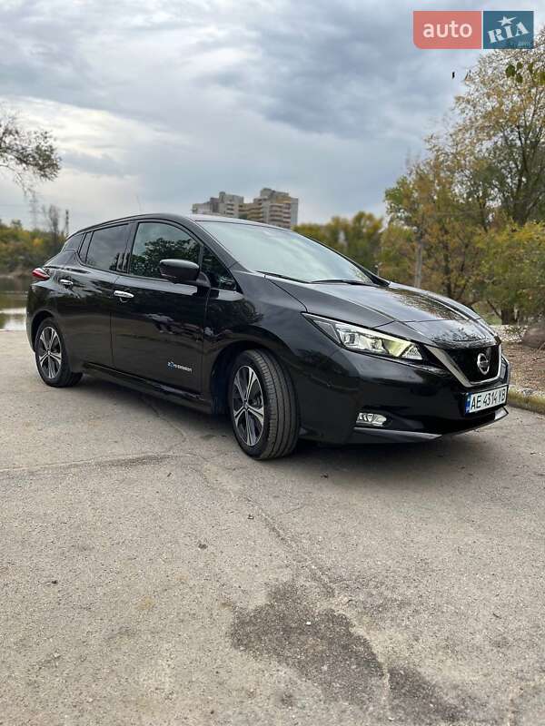 Хэтчбек Nissan Leaf 2018 в Днепре