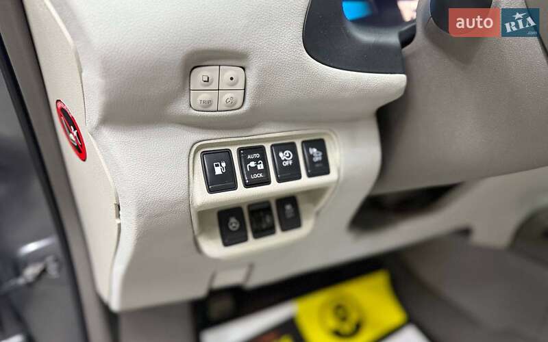 Хетчбек Nissan Leaf 2013 в Чернівцях