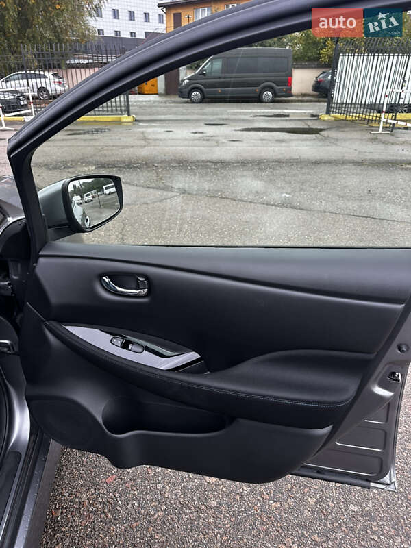 Хэтчбек Nissan Leaf 2019 в Киеве