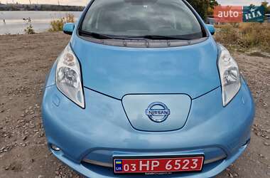 Хэтчбек Nissan Leaf 2014 в 
