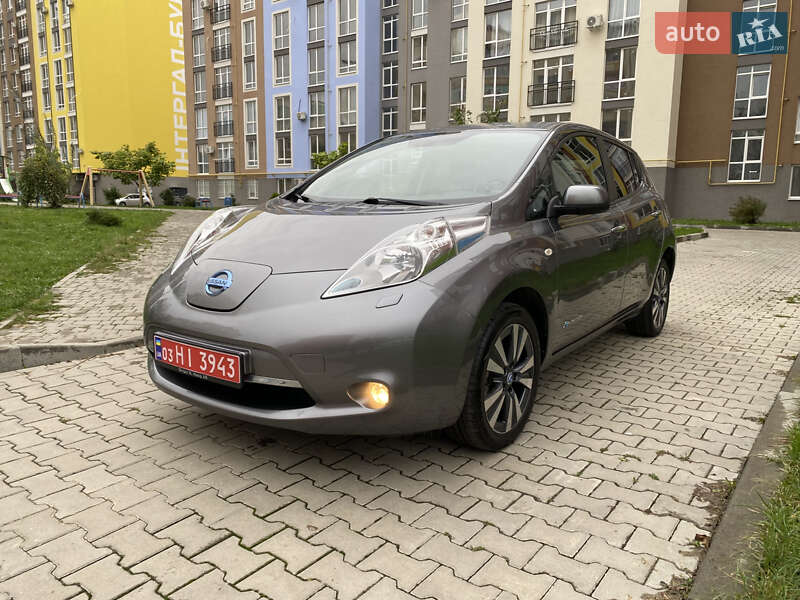 Хэтчбек Nissan Leaf 2015 в Черновцах