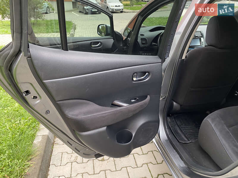 Хэтчбек Nissan Leaf 2015 в Черновцах