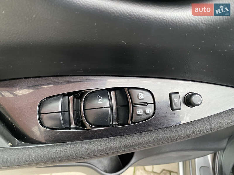 Хэтчбек Nissan Leaf 2015 в Черновцах