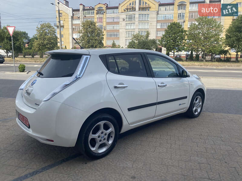 Хетчбек Nissan Leaf 2014 в Івано-Франківську