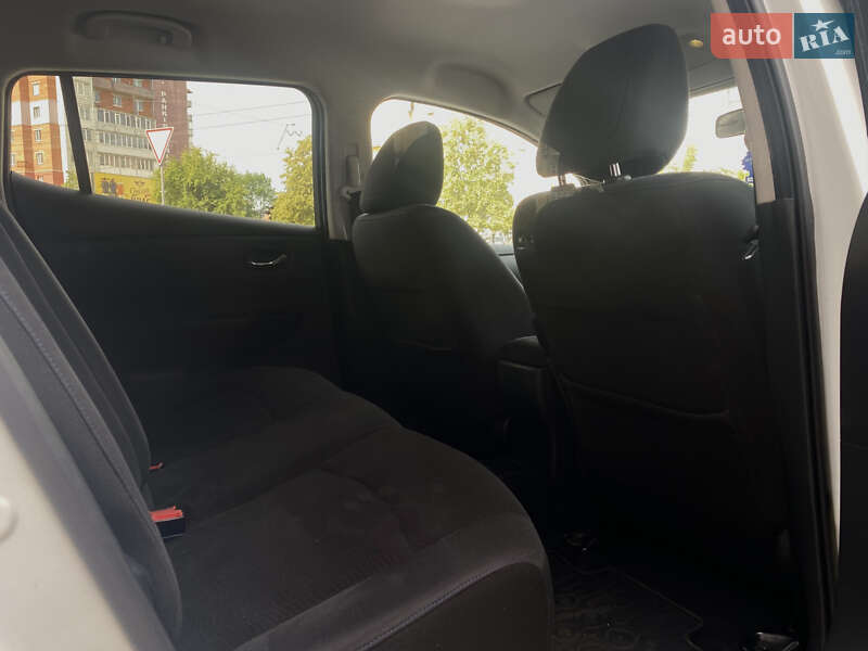 Хетчбек Nissan Leaf 2014 в Івано-Франківську
