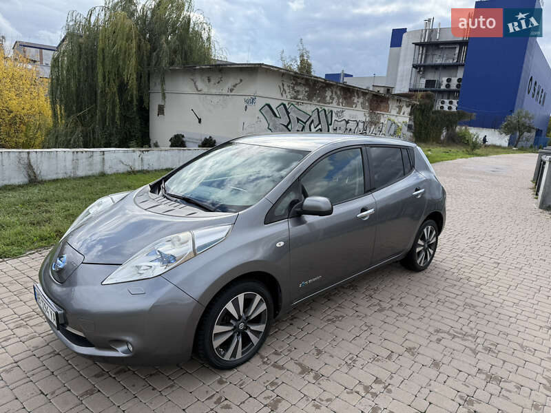 Хетчбек Nissan Leaf 2015 в Вінниці
