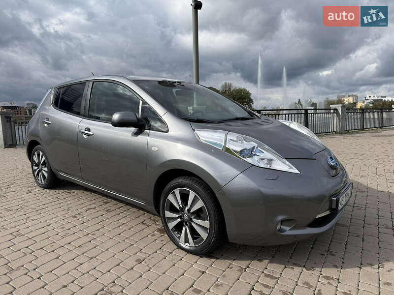 Хетчбек Nissan Leaf 2015 в Вінниці
