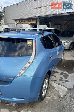 Хэтчбек Nissan Leaf 2011 в 