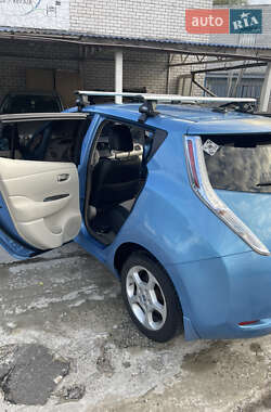 Хэтчбек Nissan Leaf 2011 в 
