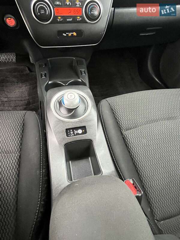 Хэтчбек Nissan Leaf 2017 в Львове