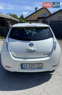 Хетчбек Nissan Leaf 2015 в 