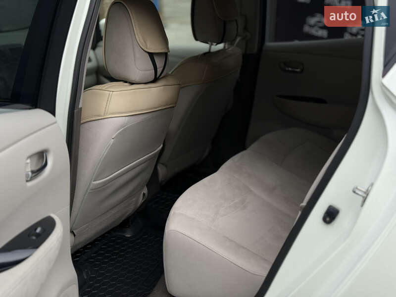 Хэтчбек Nissan Leaf 2011 в Новомосковске фото 7 Хэтчбек Nissan Leaf 2011 в Новомосковске