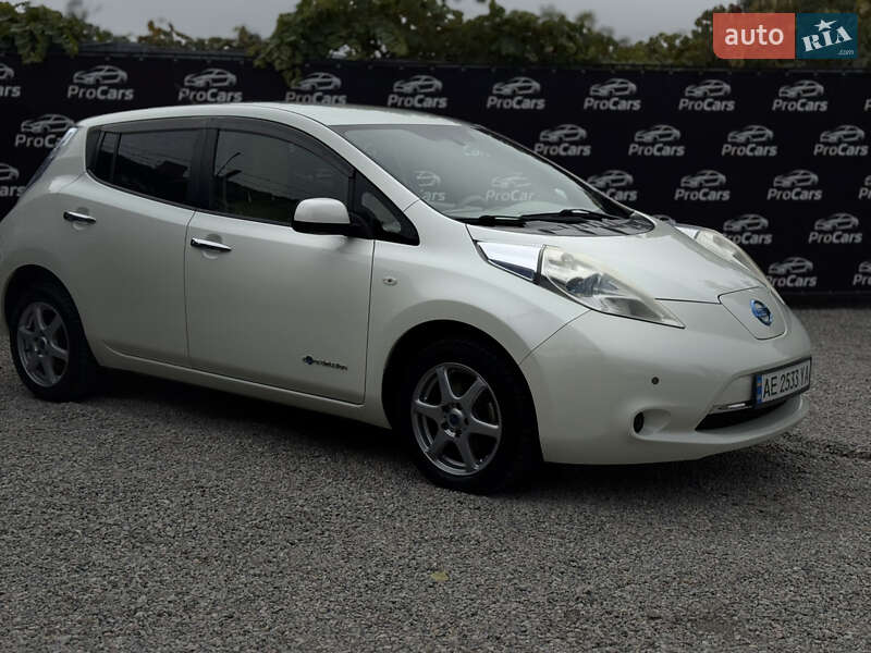 Хэтчбек Nissan Leaf 2011 в Новомосковске фото 4 Хэтчбек Nissan Leaf 2011 в Новомосковске