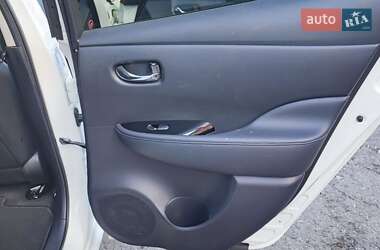 Хэтчбек Nissan Leaf 2015 в 