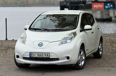 Хэтчбек Nissan Leaf 2012 в 