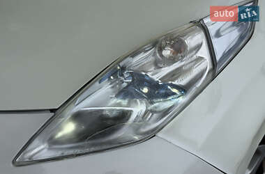 Хэтчбек Nissan Leaf 2012 в 