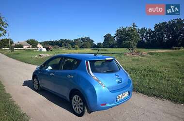 Хетчбек Nissan Leaf 2014 в  фото 12 Хетчбек Nissan Leaf 2014 в