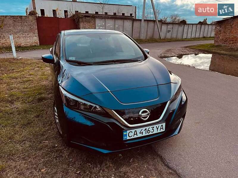 Хэтчбек Nissan Leaf 2019 в 
