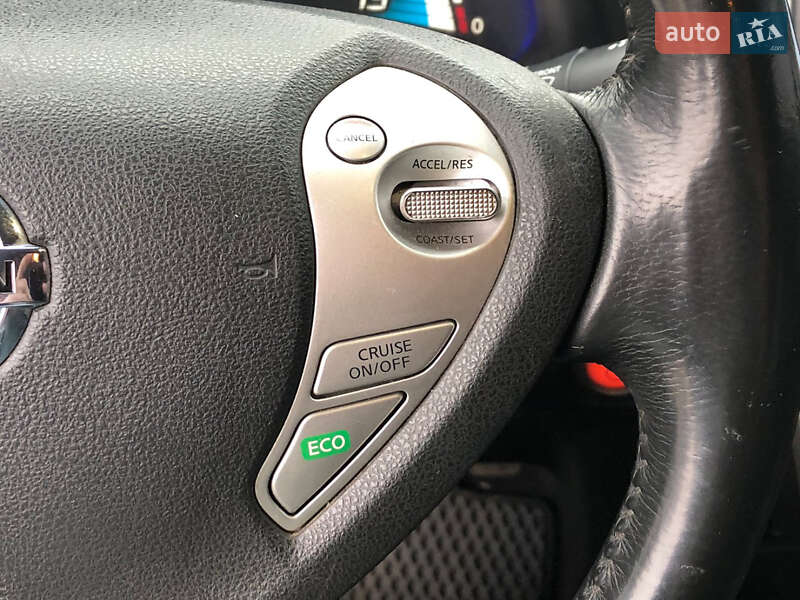 Хэтчбек Nissan Leaf 2015 в Днепре