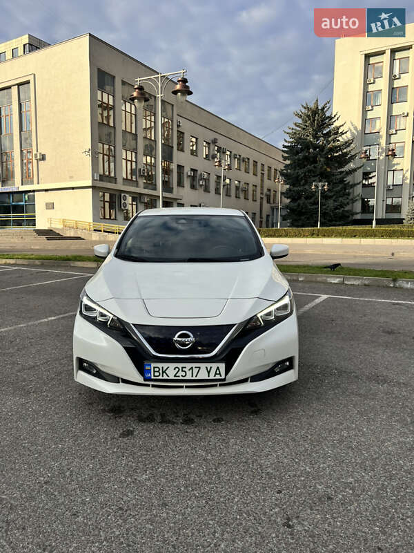 Хэтчбек Nissan Leaf 2018 в Ровно