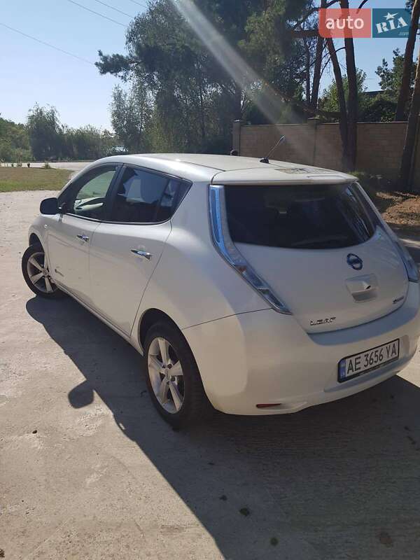 Хетчбек Nissan Leaf 2014 в Дніпрі