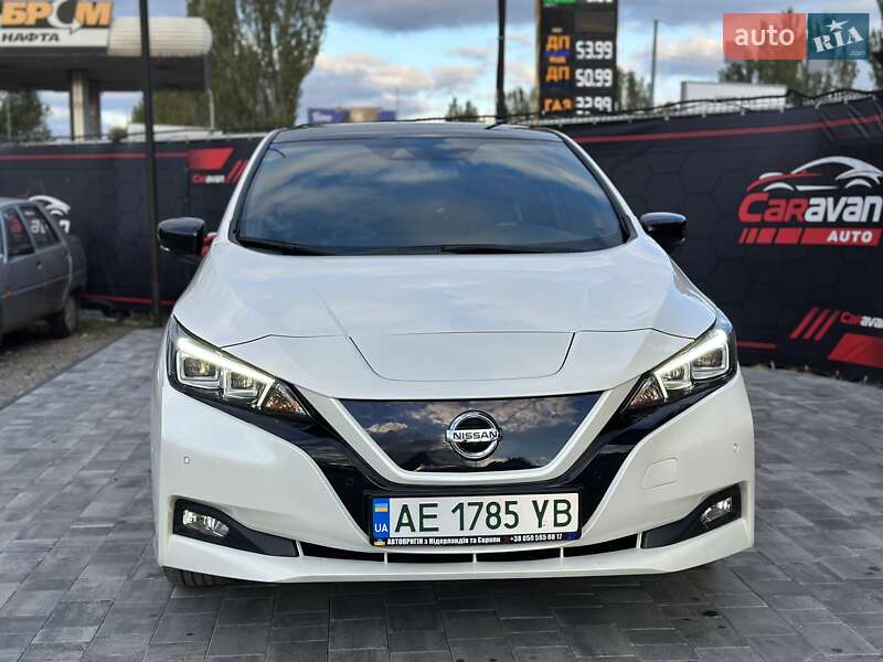 Хетчбек Nissan Leaf 2018 в Дніпрі