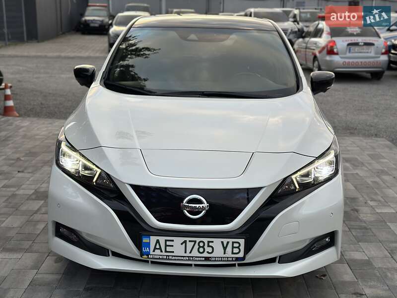 Хетчбек Nissan Leaf 2018 в Дніпрі