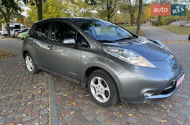 Хэтчбек Nissan Leaf 2015 в 