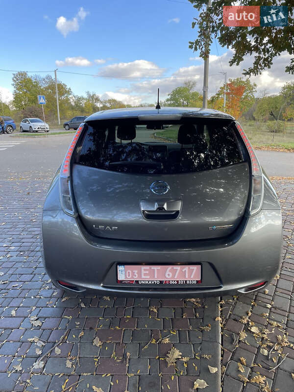Хэтчбек Nissan Leaf 2015 в Кропивницком